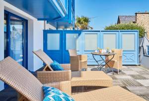 → Best Western Hôtel Alexandra · Hotel 4 estrellas Saint-Malo · Terraza privada