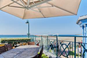 Terrasse avec vue sur la plage du Sillon, visiter Saint-Malo, Best Western Hôtel Alexandra 