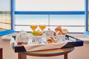 → Best Western Hôtel Alexandra · Hotel 4 estrellas Saint-Malo · Desayuno